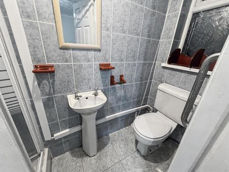 5 bedroom semi-detached house to rent - Photo 2