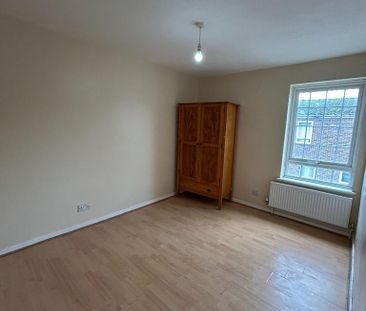 4 bedroom terraced house to rent - Photo 5