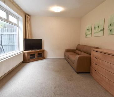 2 bedroom end of terrace house to rent - Photo 3