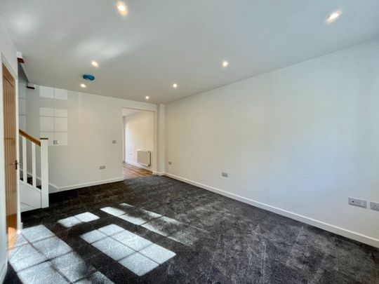 Morris Street, Hook, Hook, RG27 - Photo 1