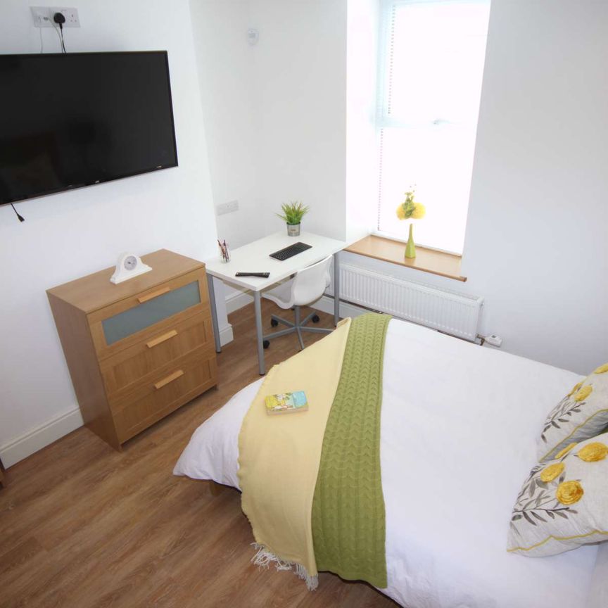 High Specification En-Suite Student Accommodation - A female house with all rooms having en-suites - Photo 1