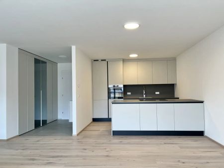 Helle Top ausgestattete Wohnung mit großem Balkon! - Photo 3
