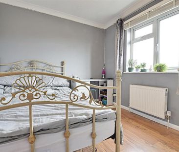 3 bedroom end of terrace house to rent - Photo 3