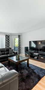 UN PETIT BIJOU! Situé dans le prestigieux- 4-1-2-Condo à louer - Photo 4