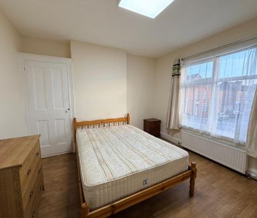 4 bedroom terraced house to rent - Photo 4