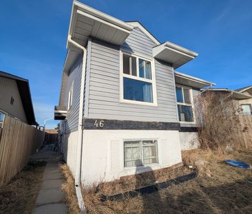 46 Castleridge Drive Northeast, Calgary - Photo 3