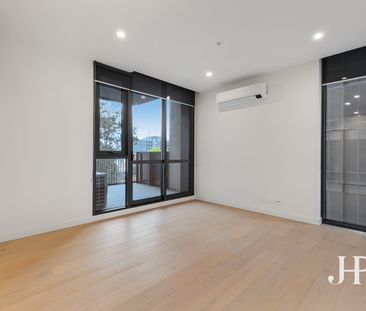 Stylish One- Bedroom Apartment in Prime Box Hill Location - Photo 2