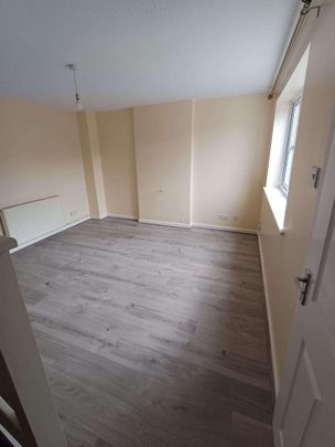 3 bedroom end of terrace house to rent - Photo 1