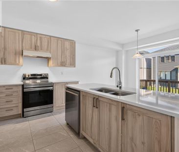 57 WINTERGREEN Crescent, Caledonia, Ontario, N3W0H5 - Photo 3