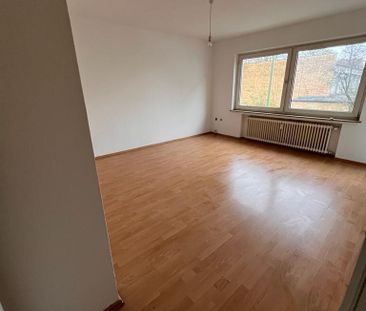 Sehr schöne 3 Zimmer-Wohnung mit Balkon und innen liegendem Wannenb... - Foto 4