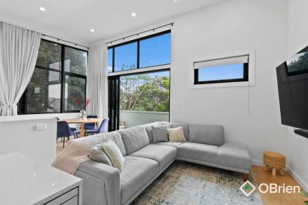 “Modern Coastal Living in Prime Location” - Photo 5