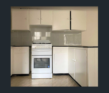 Minutes walk to Station & Shops!! - Photo 6