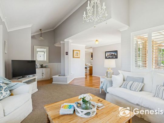 Lakefront Living: Stunning 4-Bedroom Home in Edgewater - Photo 1