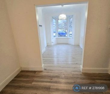 3 bedroom end of terrace house to rent - Photo 4