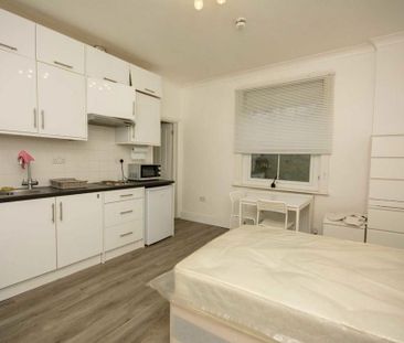 Studio to rent - Photo 3