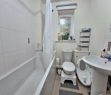 2 bedroom semi-detached house to rent - Photo 5