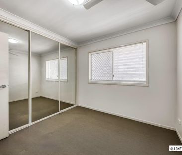 Modern Top Floor Apartment - Call Now to Inspect! - Photo 5