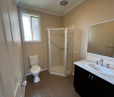 Classic 3Br Family Home in Point Cook! - Photo 1