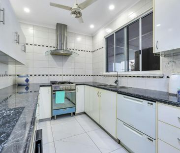 FAMILY HOME WITH SOLAR - Photo 3