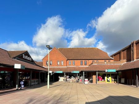 Centre Way, Locks Heath - Photo 3