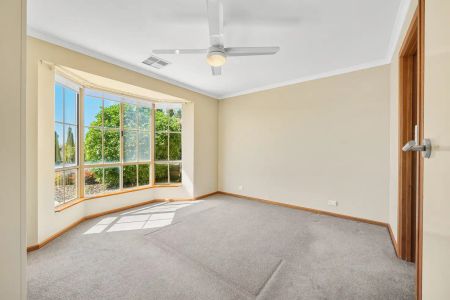 “No rear neighbours, sea glimpses, and a secret studio out back” - Photo 4