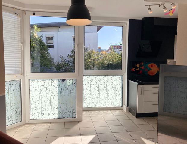 *Absolut zentral* Erdgeschosswohnung mit Terrasse in ausgefallener Atrium-Architektur - Foto 1