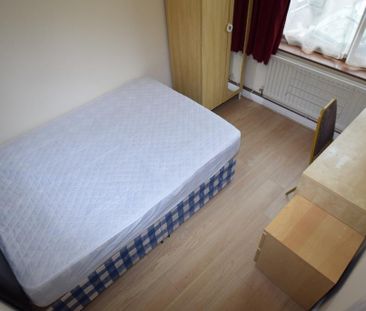 6 bedroom terraced house to rent - Photo 5