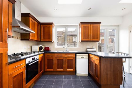 3 bedroom terraced house to rent - Photo 3