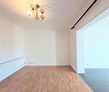 4 bedroom semi-detached house to rent - Photo 3