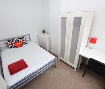 4 bedroom terraced house to rent - Photo 3