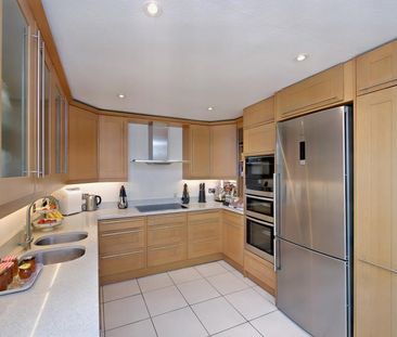 5 bedroom detached house to rent - Photo 4