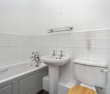 Lovely riverside apartment in a highly sought-after conservation ar... - Photo 4