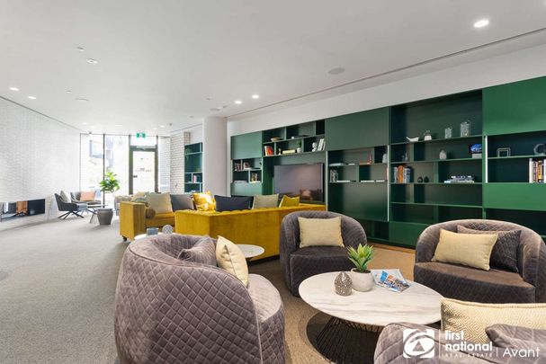 FURNISHED!! - Modern Apartment in Caulfield Village - Photo 1