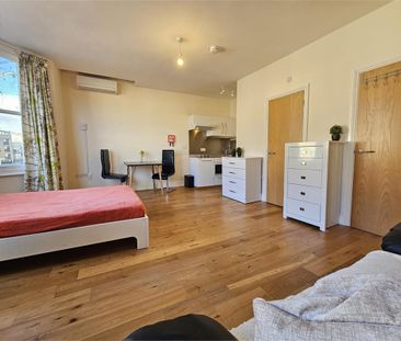 Flat 2, 24 Newmarket Road, Cambridge - Photo 3