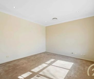 Spacious 5 Bedroom Family Home, Located in West Hoxton! - Photo 3