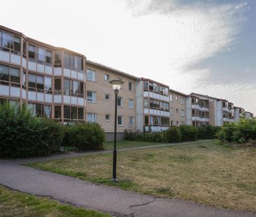 Ekvägen 2 1302 - Foto 1