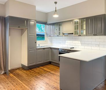 Renovated 3 Bedroom Home in South - Photo 5