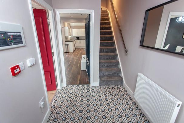 6 bedroom terraced house to rent - Photo 1