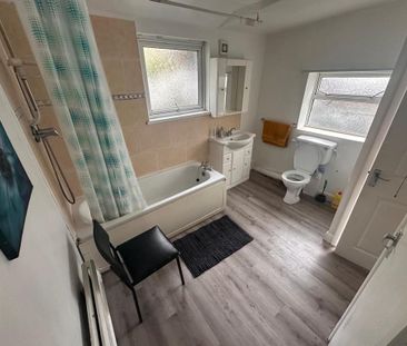 2 bedroom ground floor flat to rent - Photo 4