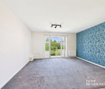 2 bed apartment to rent in Silver Streak Way, Rochester, ME2 - Photo 3