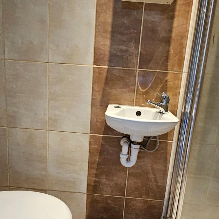 Strode Crescent, Sheerness ME12, London - Photo 1