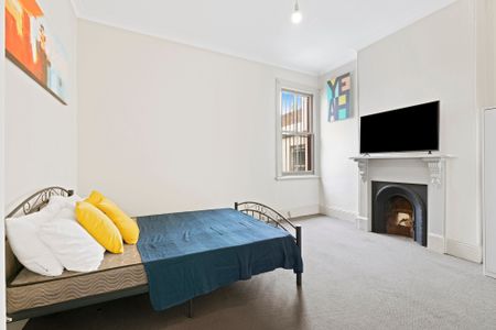 Redfern - Photo 3