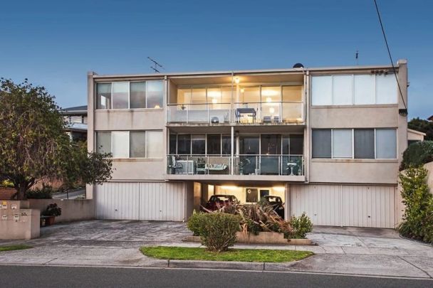 RENOVATED TWO-BEDROOM APARTMENT WITH STUNNING BAY VIEWS! - Photo 1