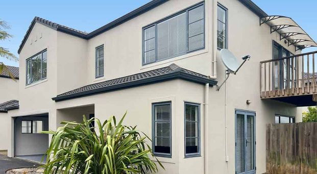 Newly Renovated 4-Bedroom Family Home with Modern Amenities – Conveniently Located - Photo 1