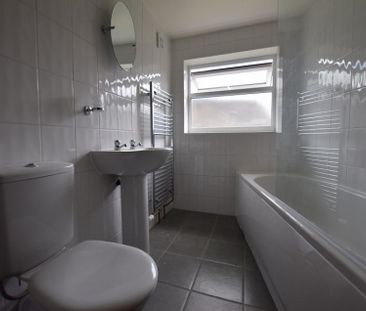 2 Bedroom End Terrace To Let - Photo 2