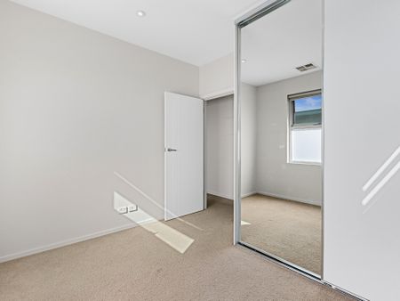 Stunning Designer Townhouse! - Photo 2