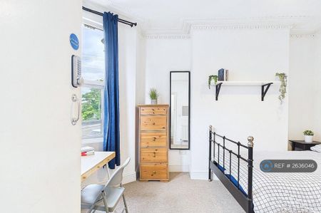 1 bedroom in a house share to rent - Photo 5