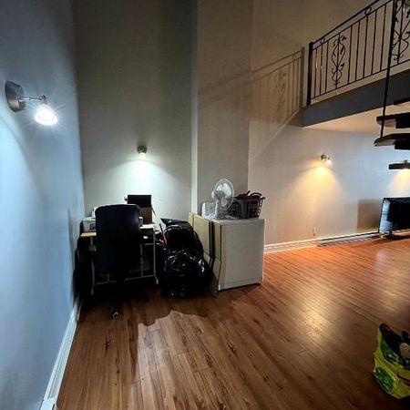 Grand 3 1/2 sur deux étage - 104 rue Ste-Cécile - Photo 3