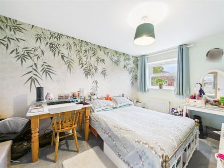 4 bedroom semi-detached house to rent - Photo 2