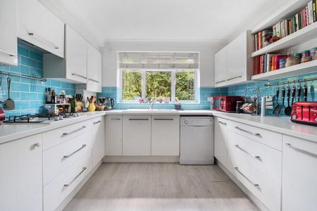 4 bedroom detached house to rent - Photo 5